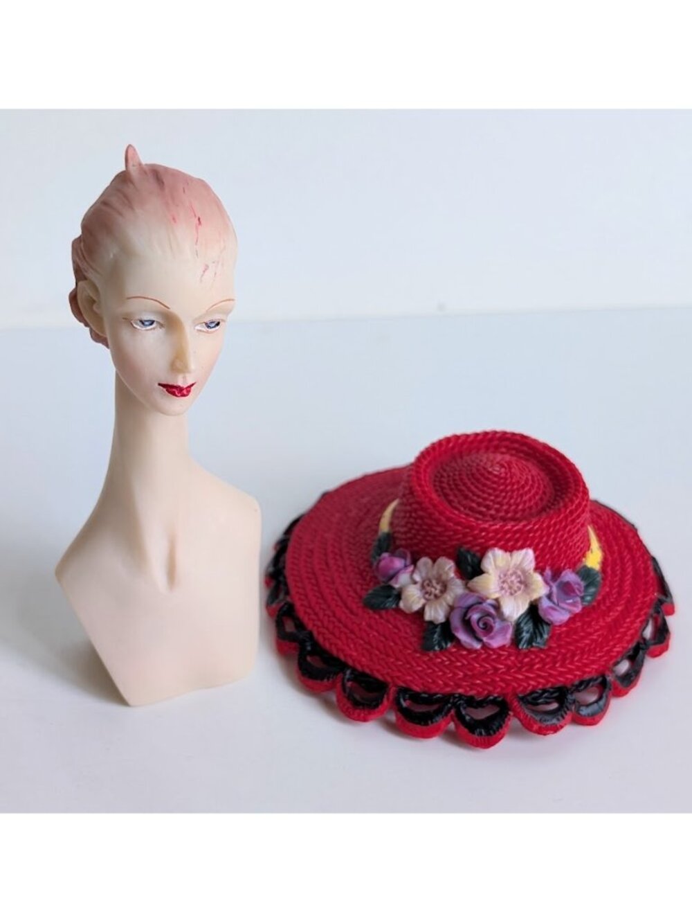 Vintage Direct Connection Miniature Female Mannequin Display Bust w/ Red Hat - Picture 2 of 13